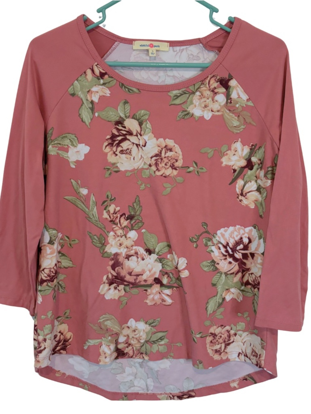 3/$20 Wishful Park Rose Floral Raglan 3/4 Sleeve Top